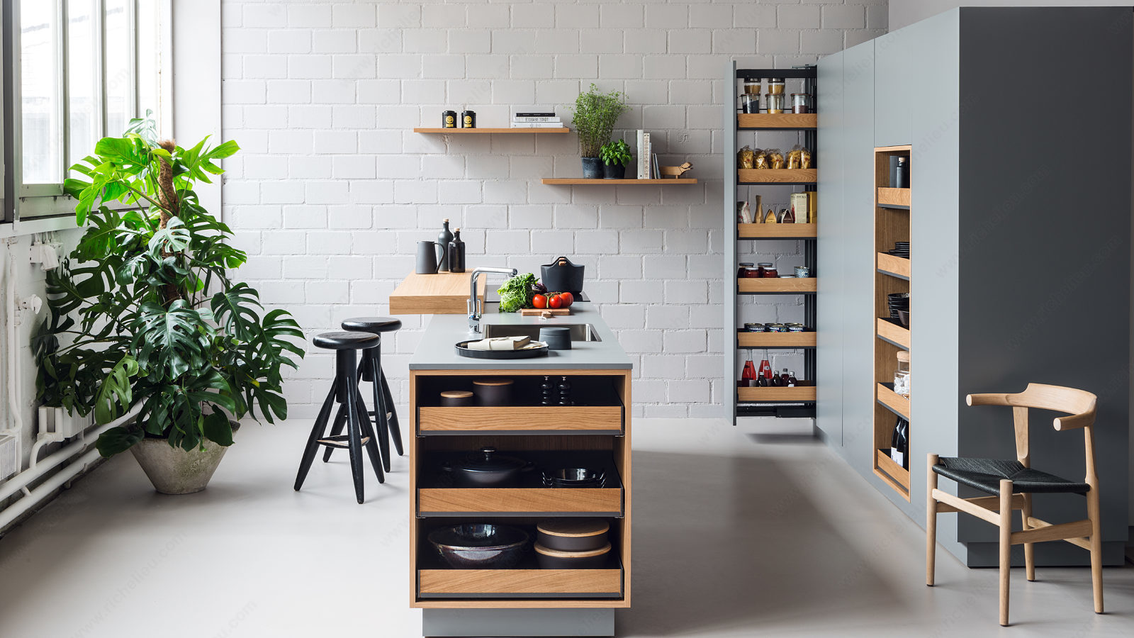 FIORO Stylish Pull-Out Shelves