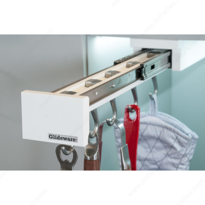 Rev-A-Shelf outdoor Organizer with Side Mount Slides and Five Gray Hooks -  Richelieu Hardware